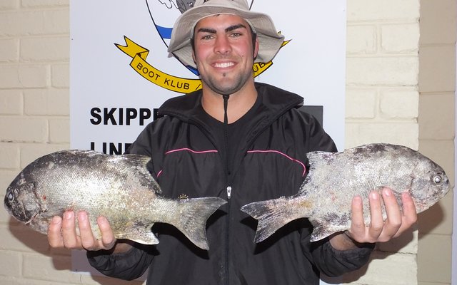 Johan Lesch spog hier met sy en Oubaas se vis. 